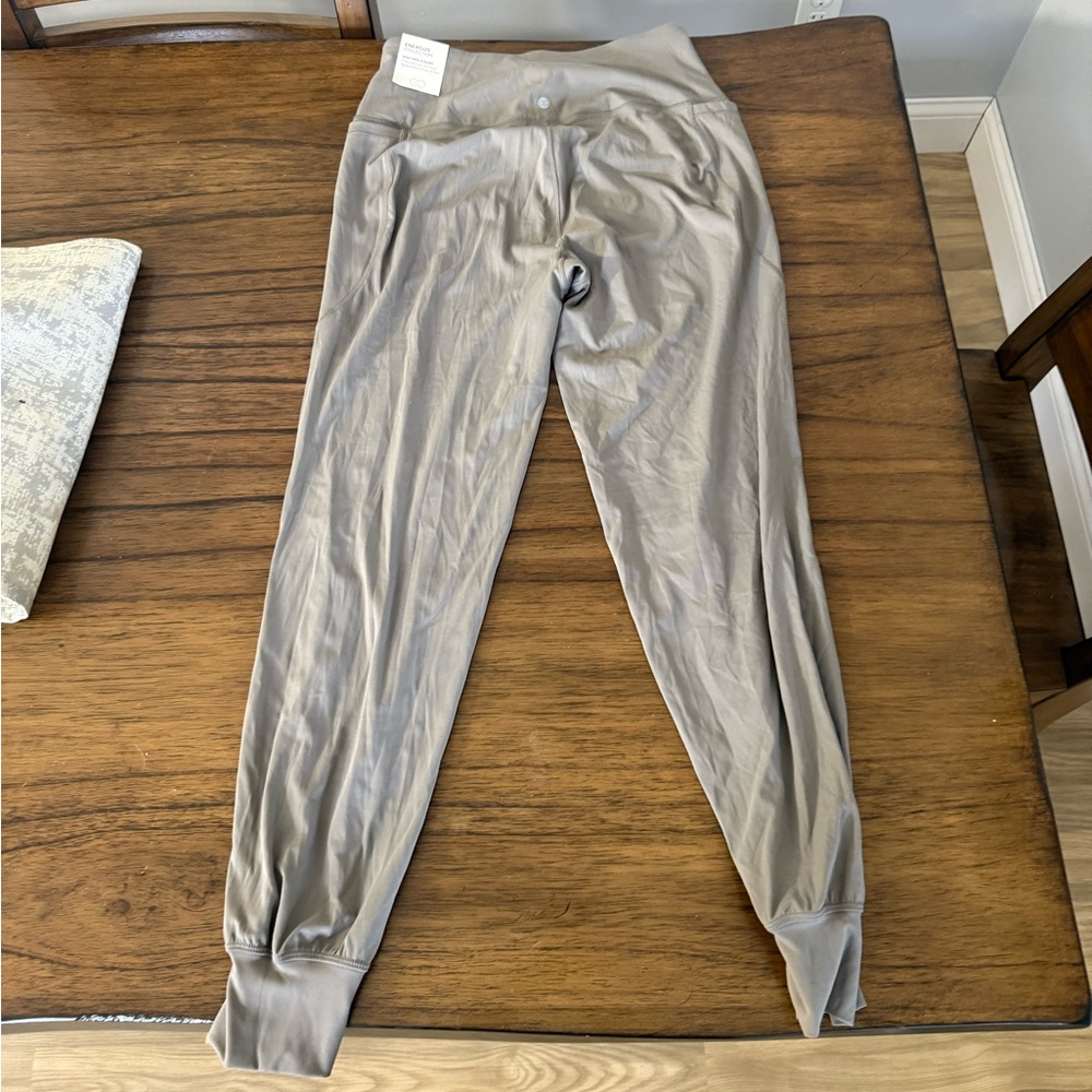 Women’s CALIA Energizer Joggers Size Small NWT - Picture 3 of 5